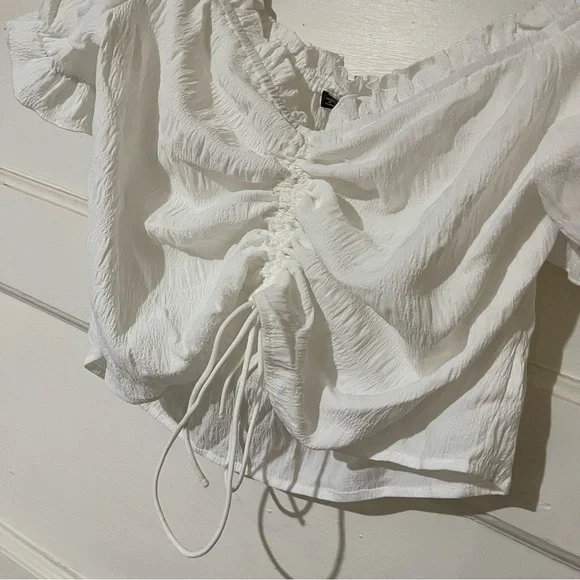 White Lightweight Off the Shoulder Crop Top with Adjustable Ruching NWOT - Picture 6 of 13